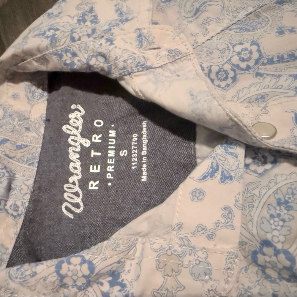 Wrangler Women's Light Blue Paisley Button-Down Shirt - Picture 4 of 4